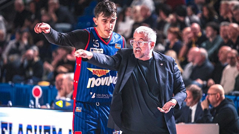 Novipiù, via coach Corbani. La panchina a Simone Imarisio